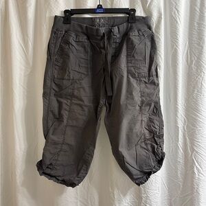 Calvin Klein Performance Capris. Size L.